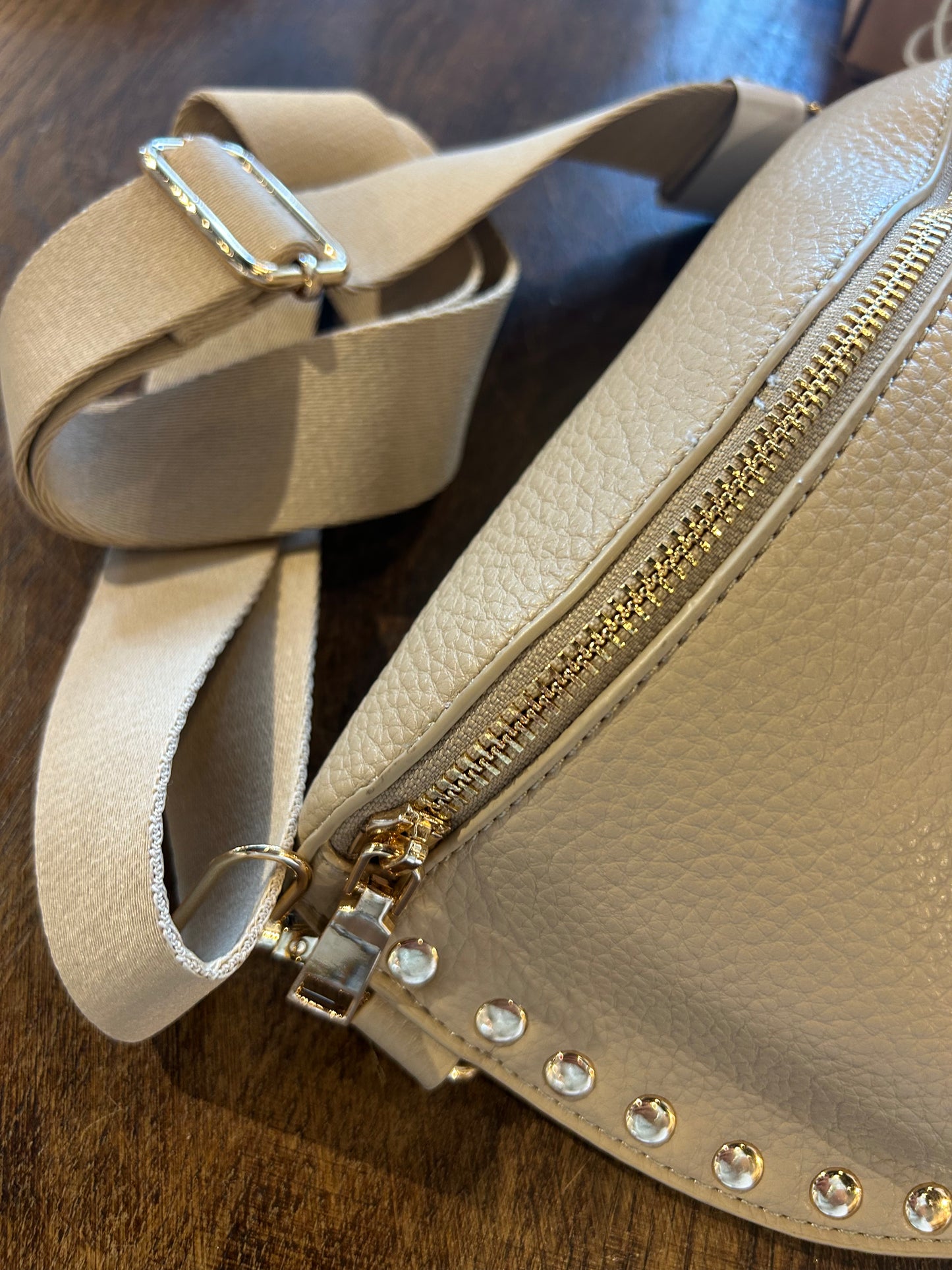 Wander Crossbody