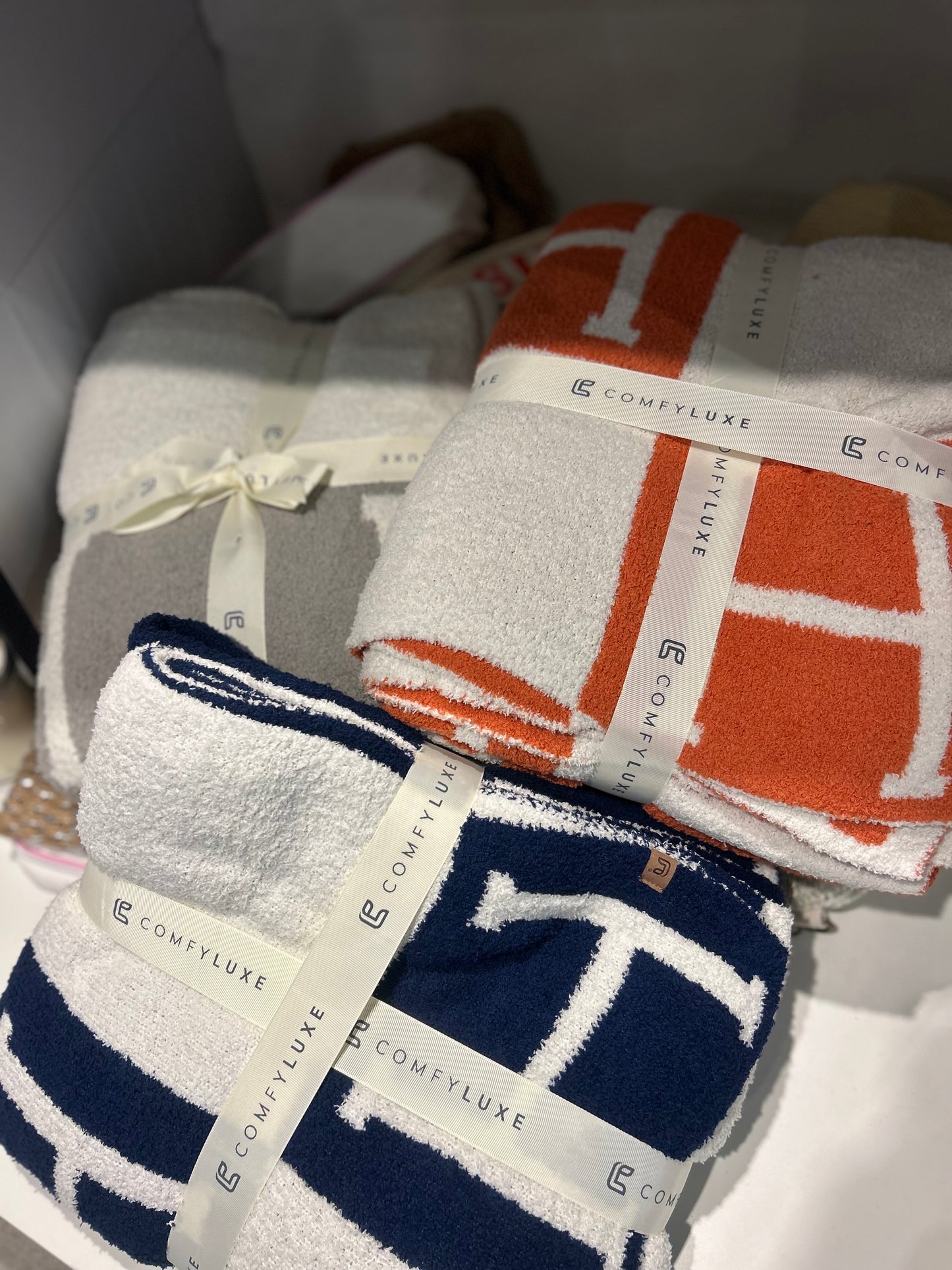 Fuzzy H Fashionable Throw Blankets