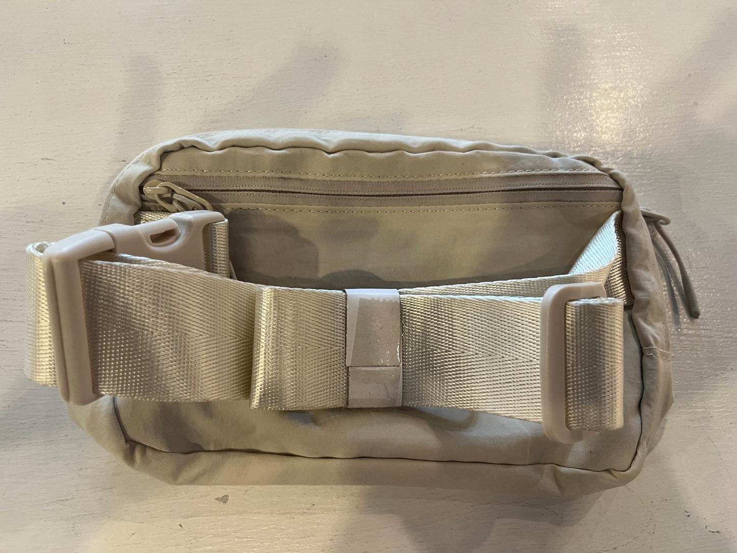 hiking hip bag in cream