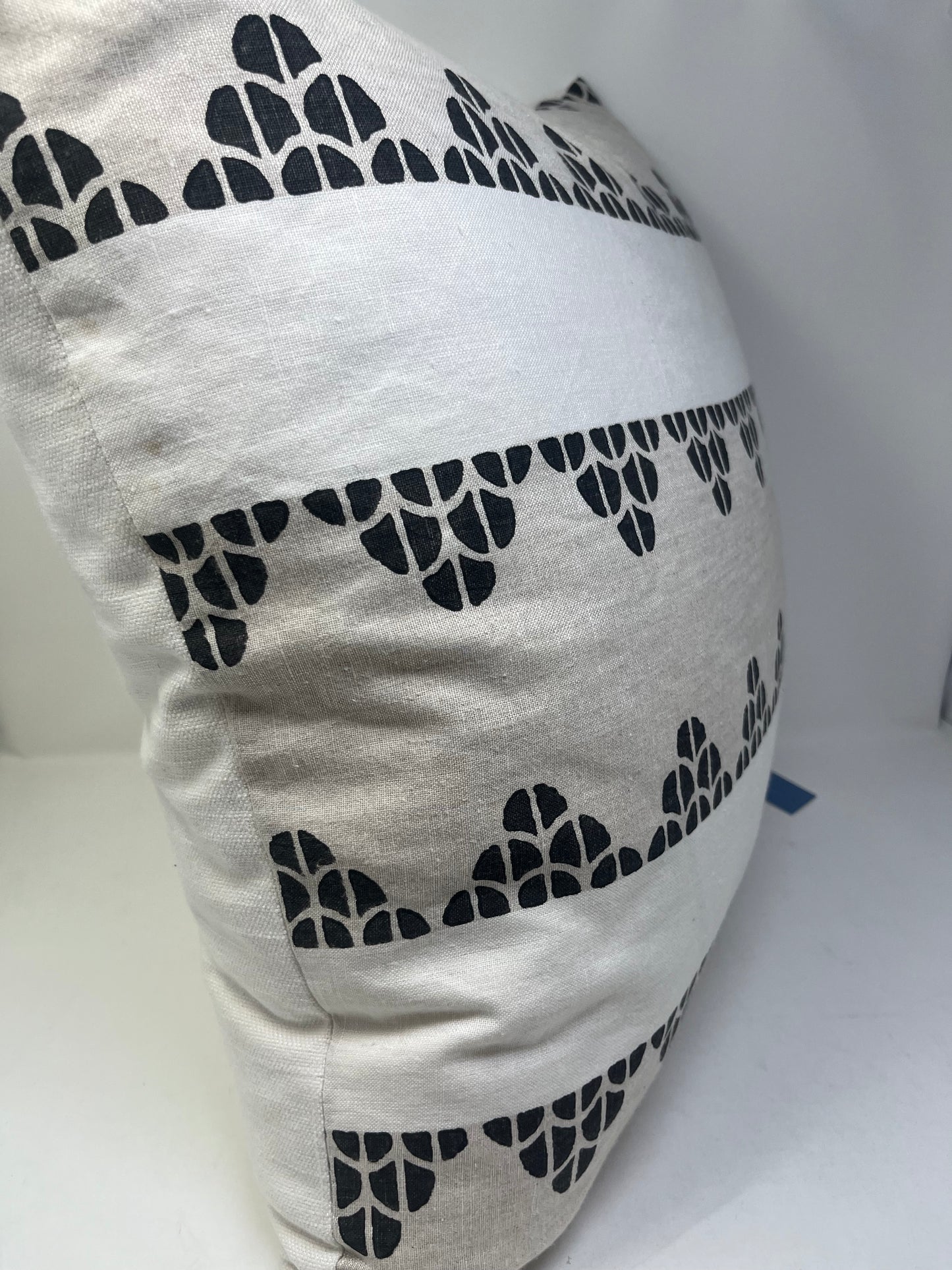 Black & White Linen Arch Pattern (Set of 2)