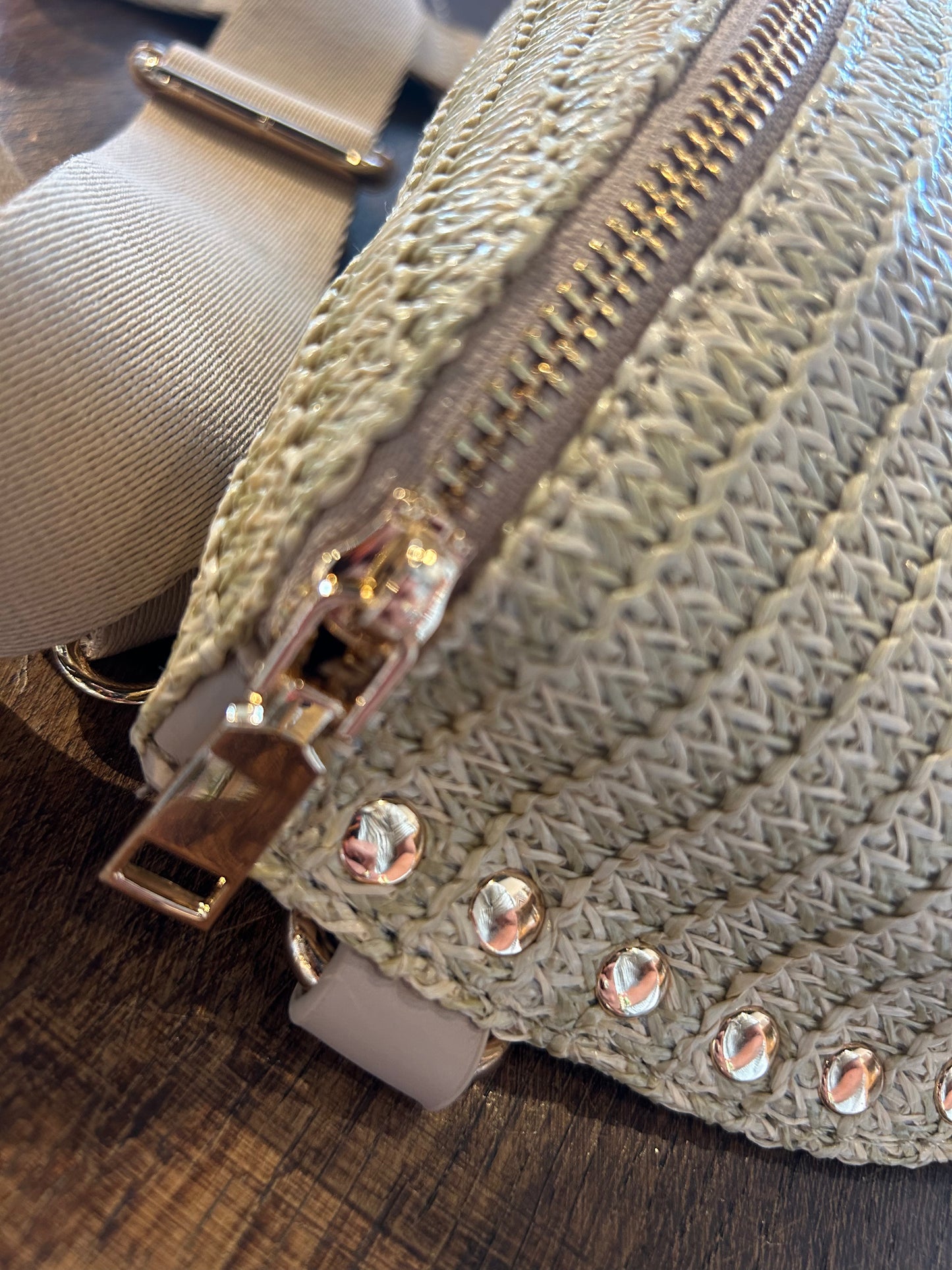 Wander Crossbody