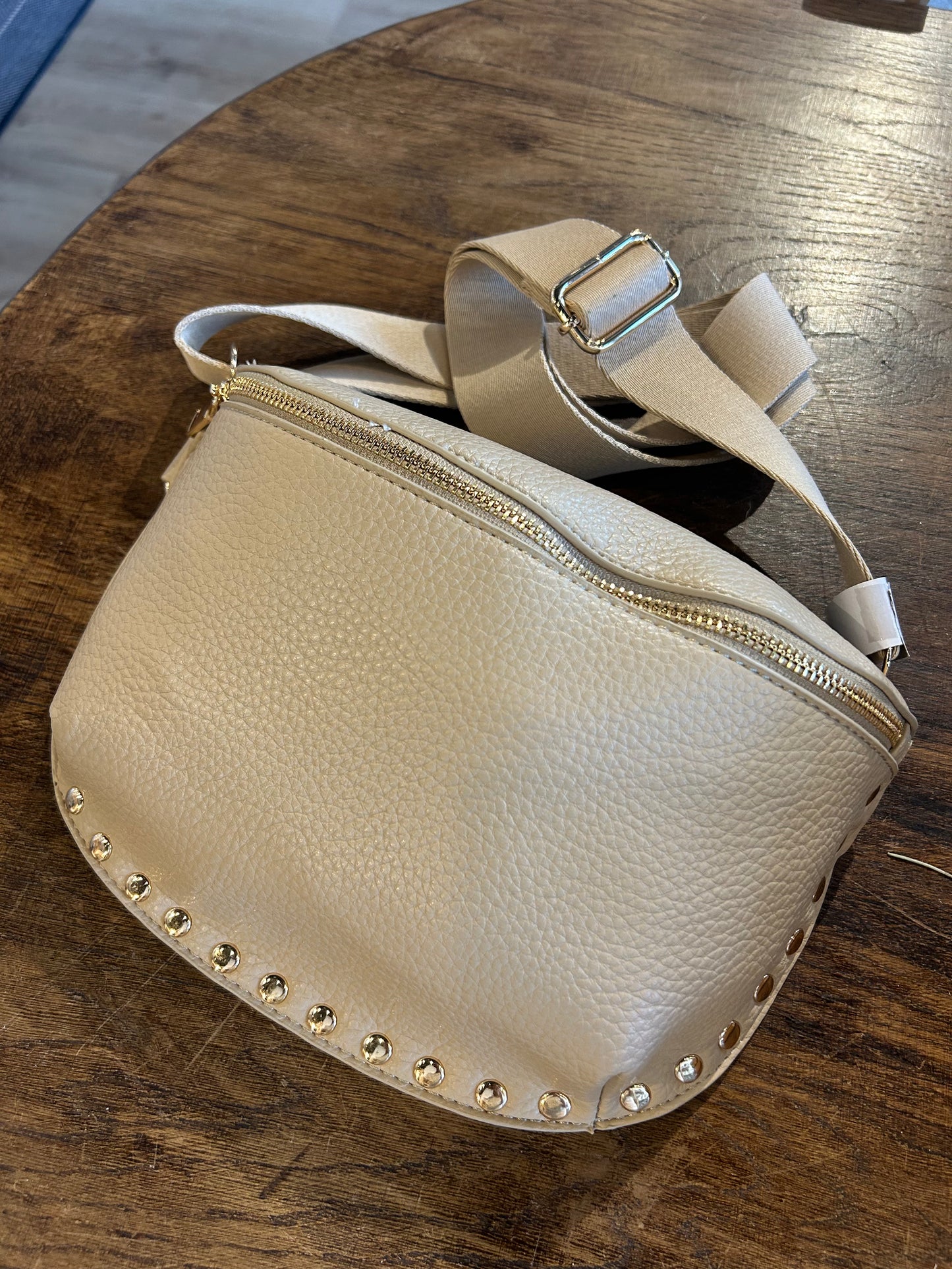 Wander Crossbody