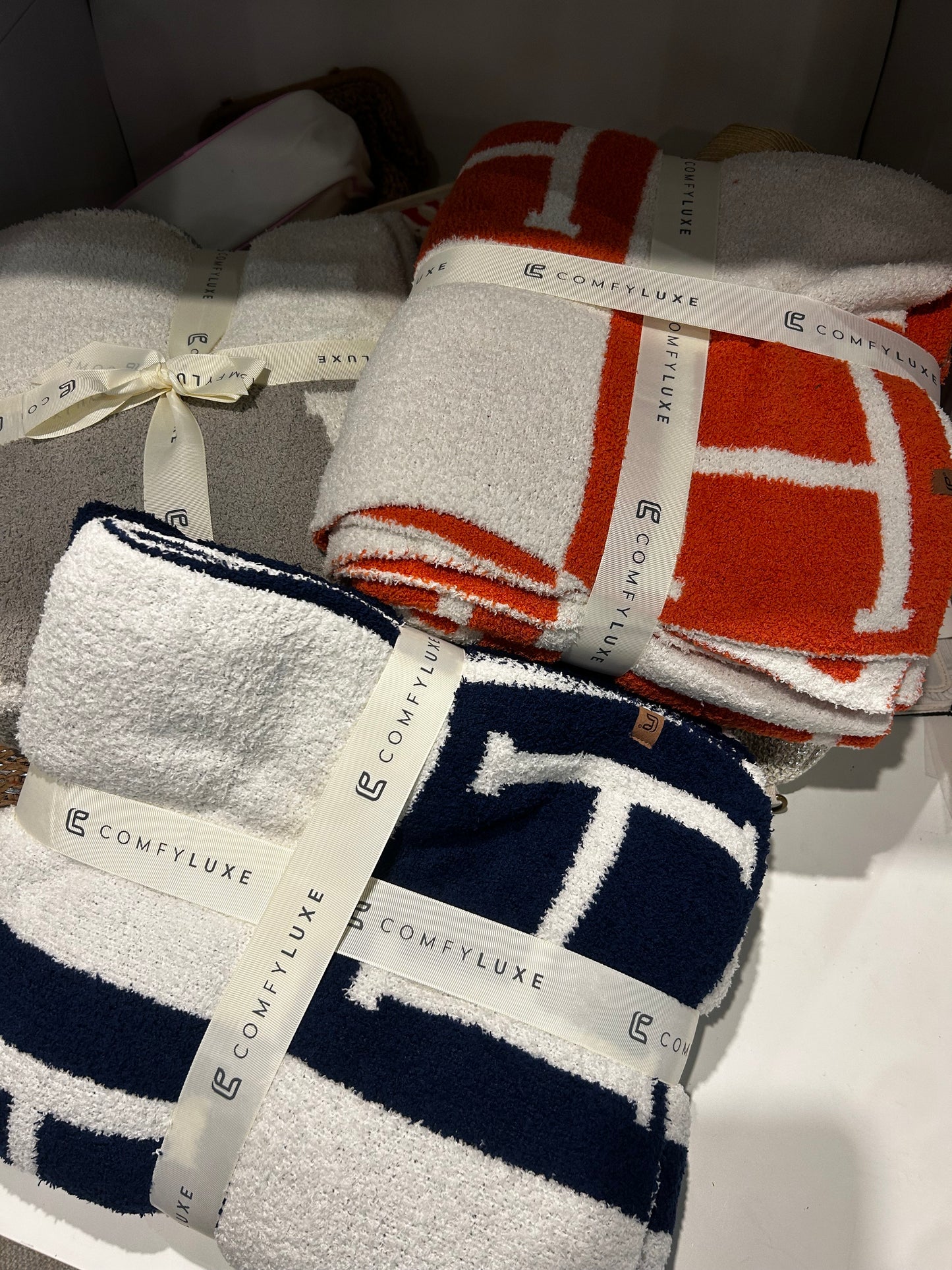 Fuzzy H Fashionable Throw Blankets