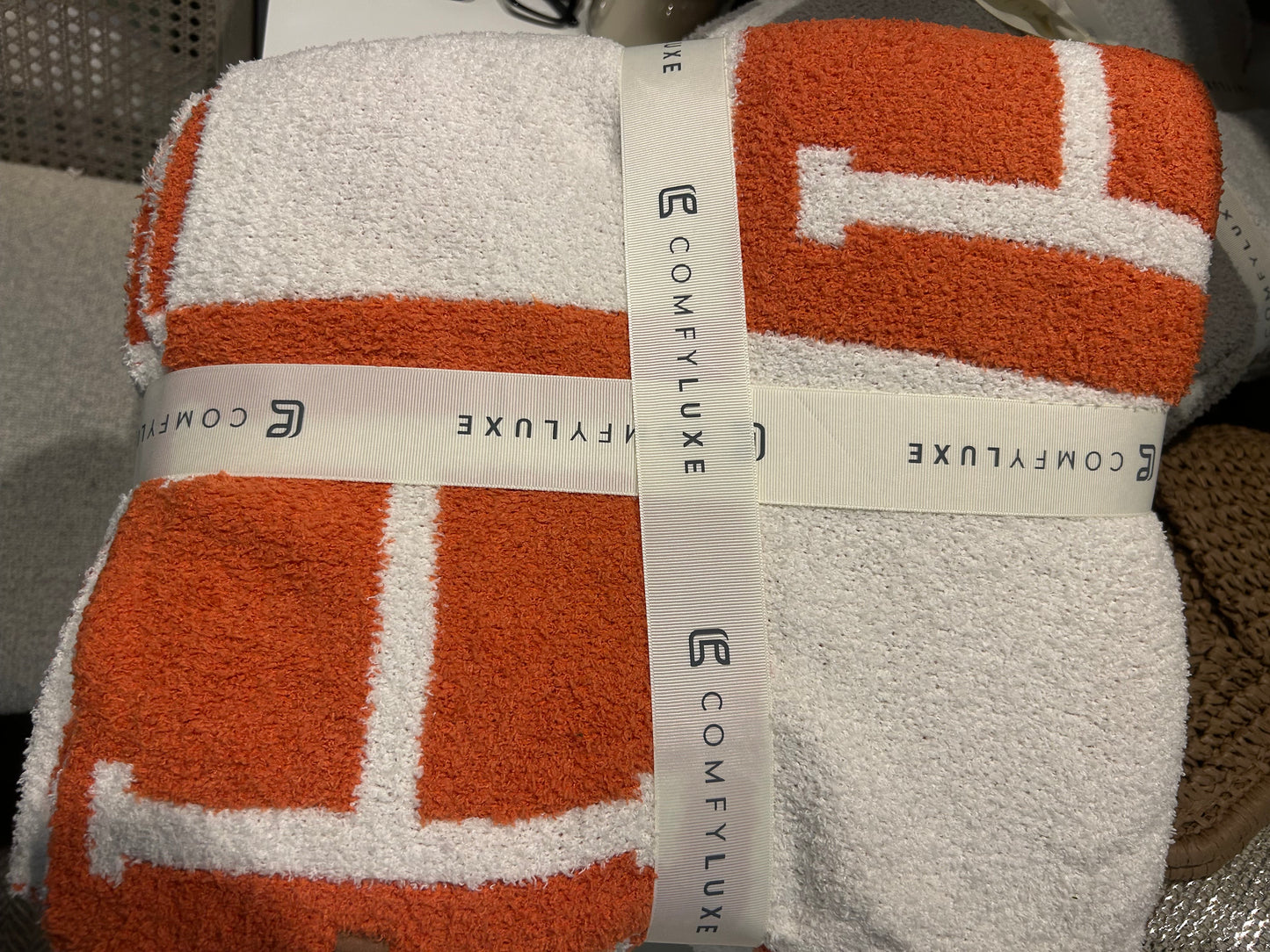 Fuzzy H Fashionable Throw Blankets