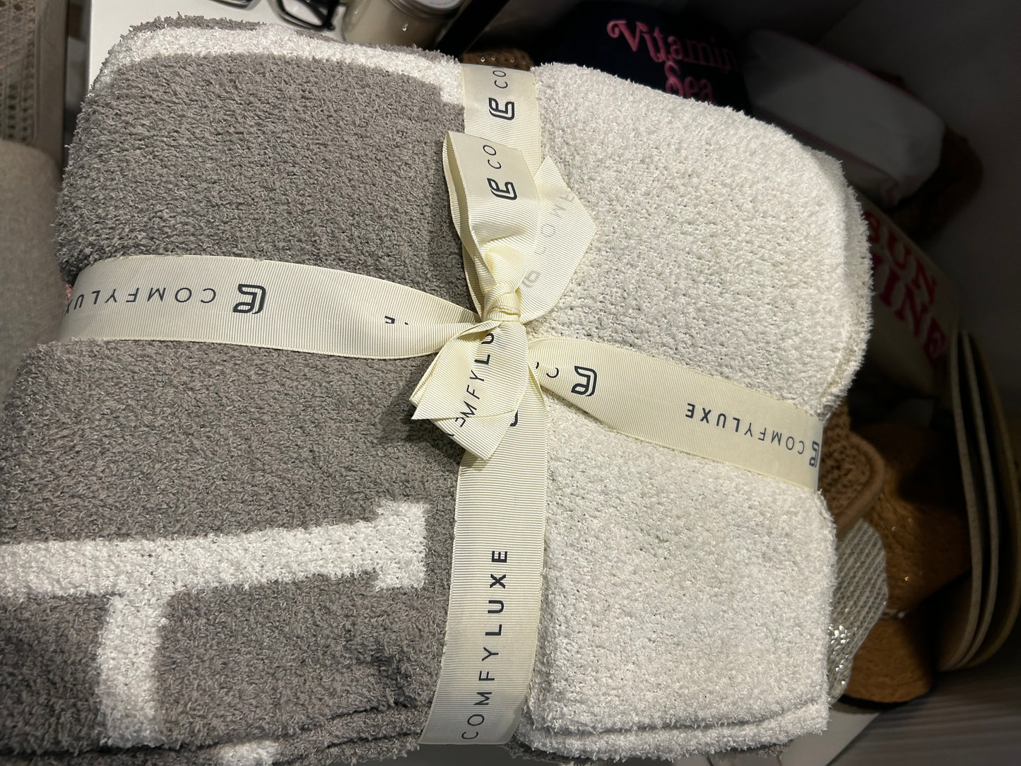 Fuzzy H Fashionable Throw Blankets