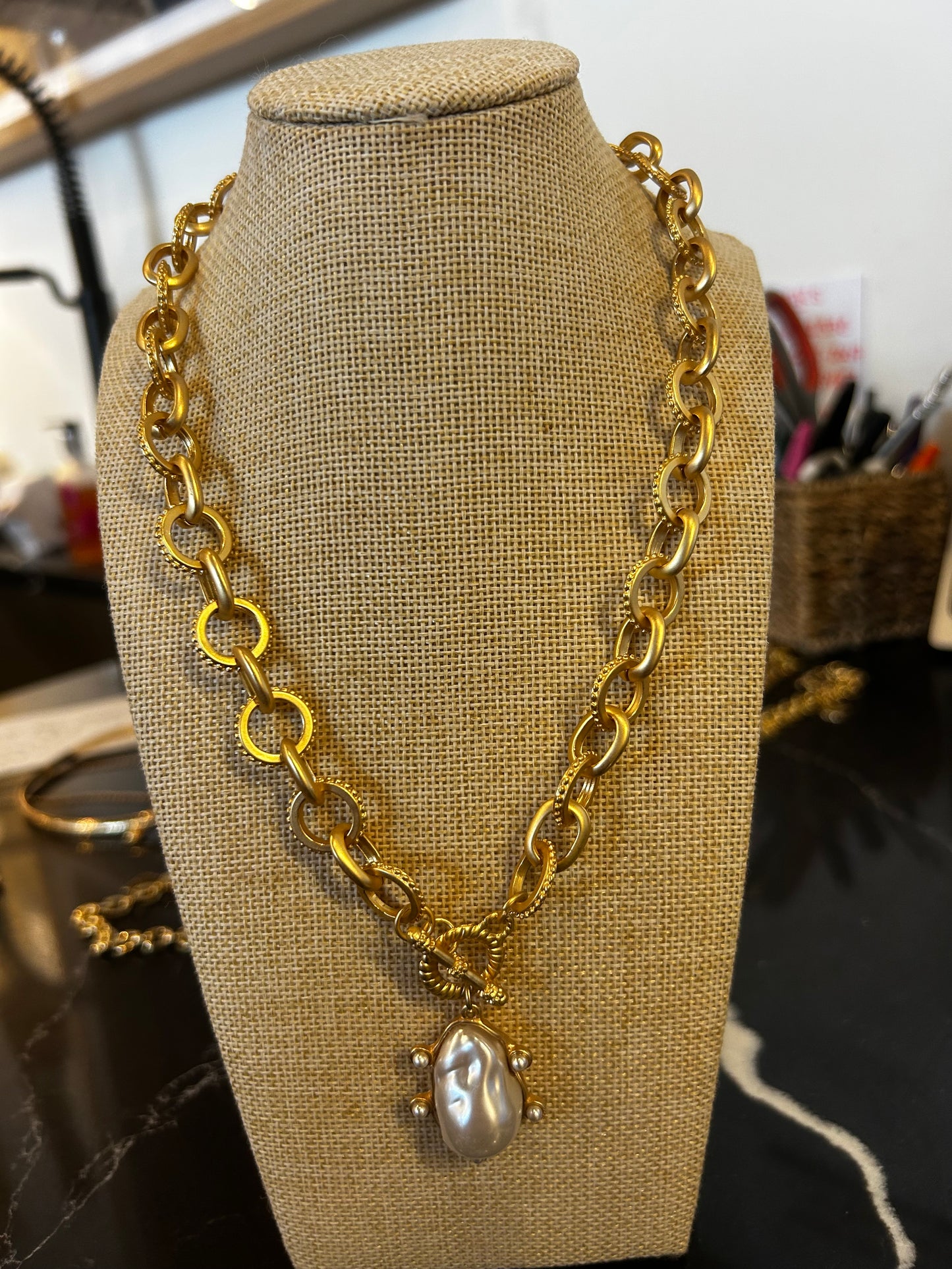 Gold Circle Link Pearl Necklace