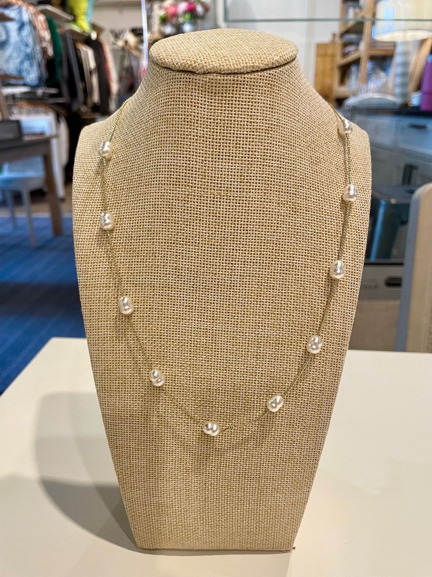 Chic Pearled Choker