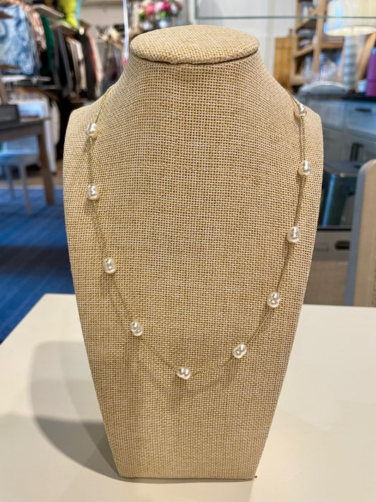 Chic Pearled Choker