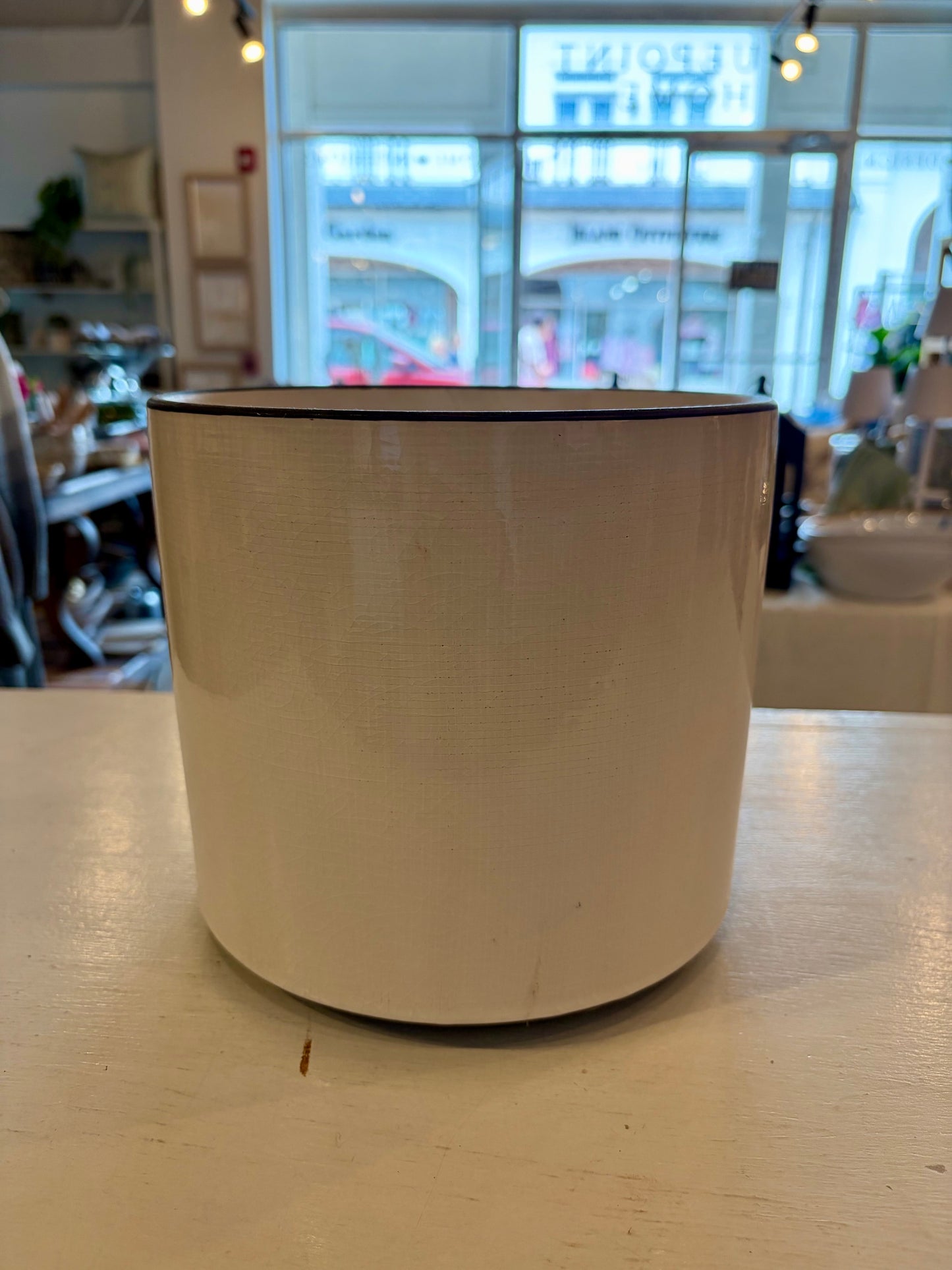 Simple White Pot